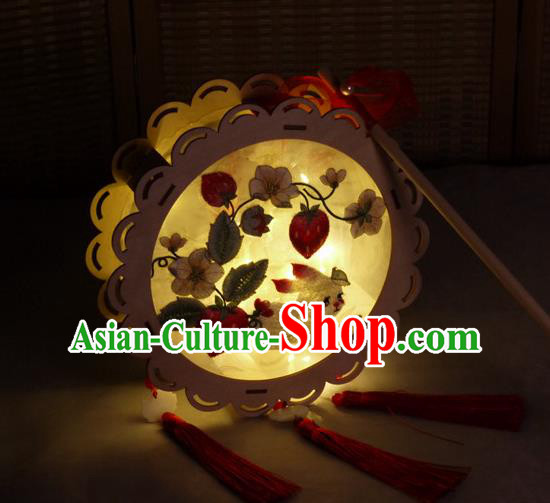 China Handmade Flower Drum Lantern Embroidered Portable Lantern Embroidery Strawberry Rabbit Silk Lamp