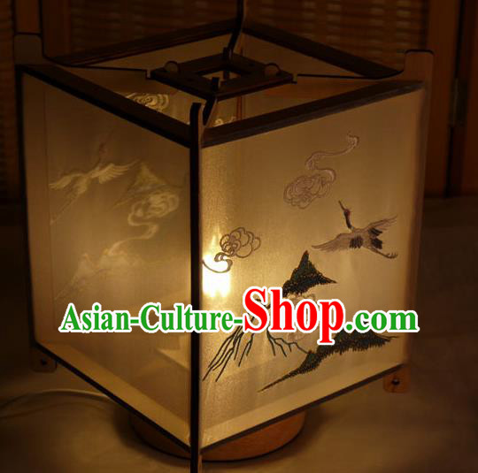 China Traditional New Year Lantern Handmade Embroidered Crane Desk Lamp Classical Palace Lantern