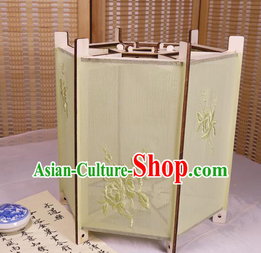 China Traditional Light Yellow Silk Hexagon Lanterns Handmade Hanging Lamp Classical Embroidered Palace Lantern