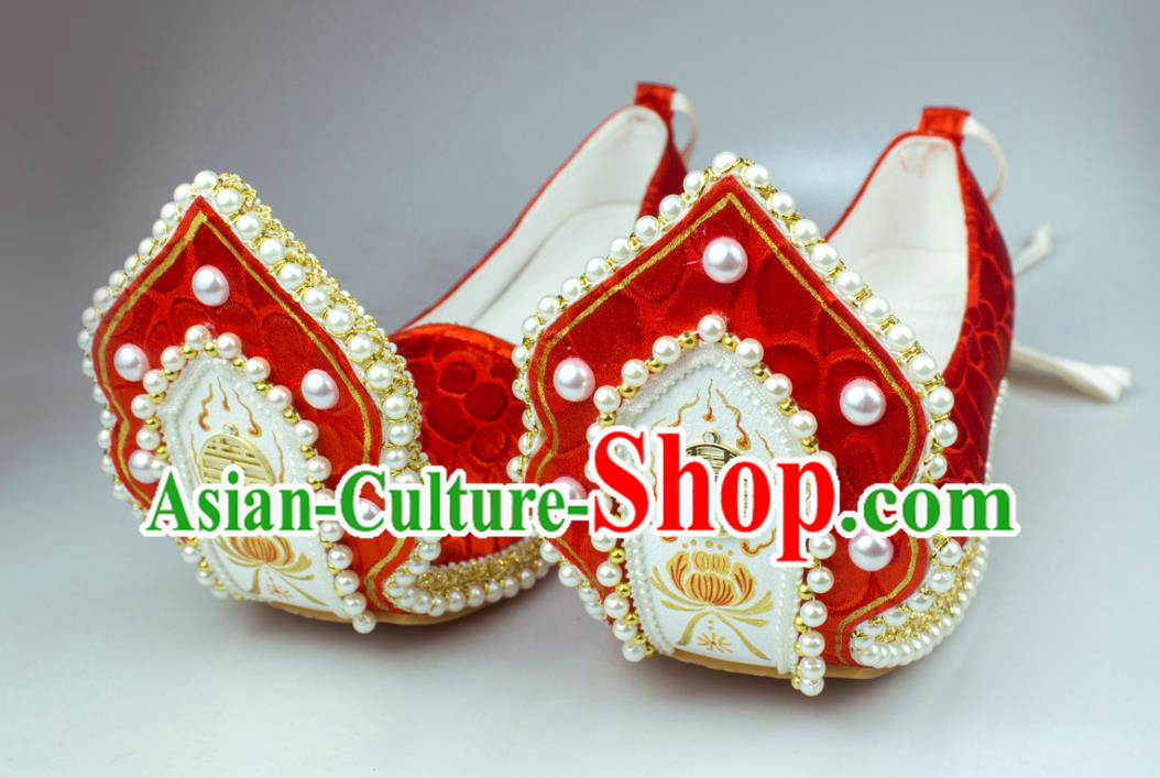 China Traditional Song Dynasty Princess Shoes Classical Wedding Pearls Shoes Red Brocade Hanfu Shoes
