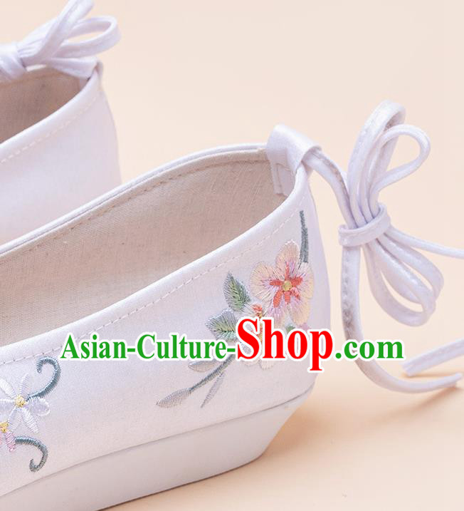 China Traditional Hanfu Shoes Ming Dynasty Women Shoes Classical Embroidered White Cloth Shoes