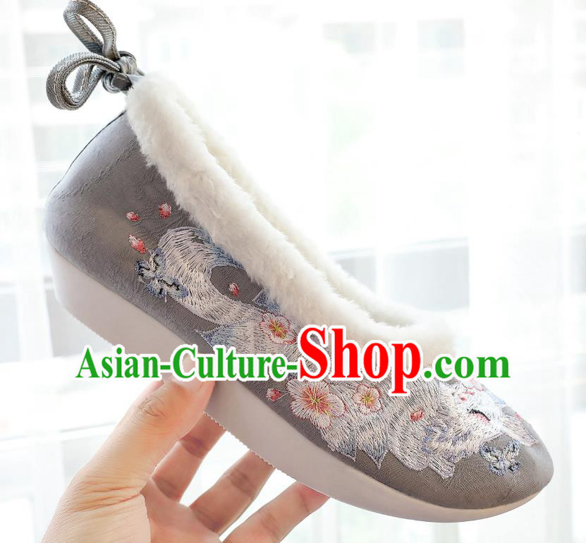 China Traditional Women Hanfu Shoes Winter Grey Cloth Shoes Classical Embroidered Fox Shoes