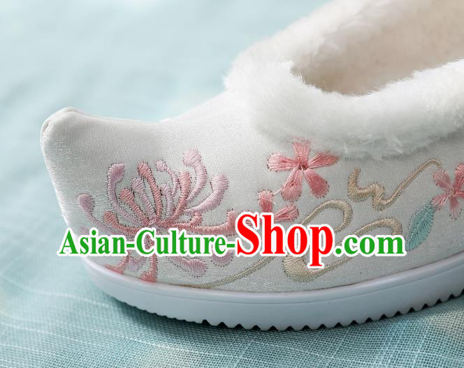 China Ming Dynasty Hanfu Shoes Classical White Cloth Shoes Traditional Embroidered Manjusaka Shoes