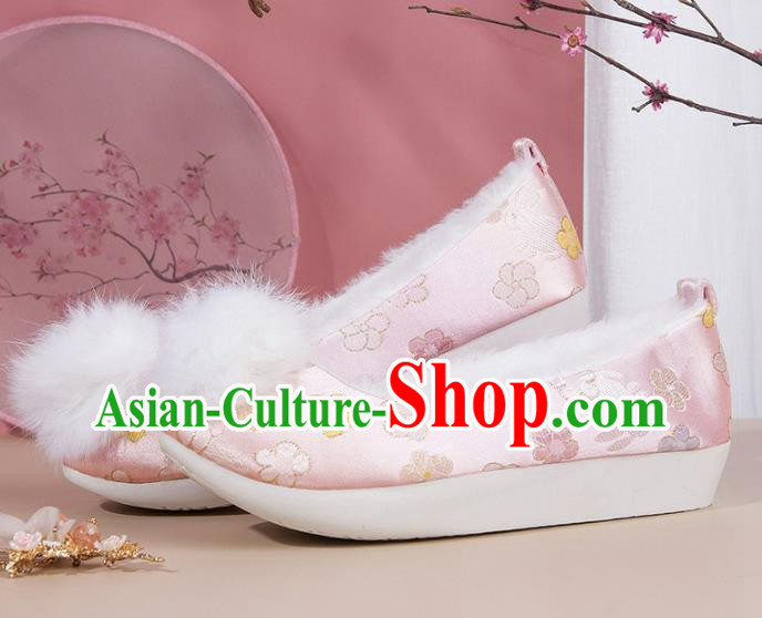 China Song Dynasty Noble Lady Hanfu Shoes Classical Pink Brocade Shoes Traditional Satin Shoes