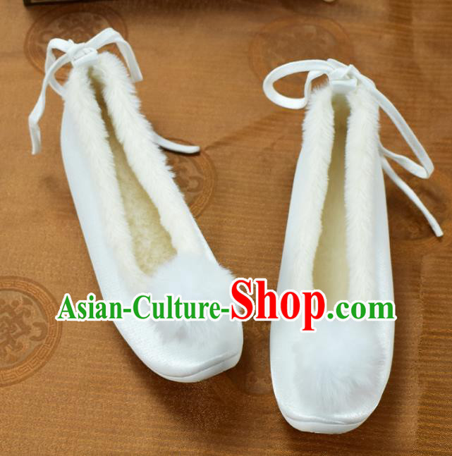 China Traditional Hanfu Shoes Winter Venonat Shoes Women Shoes National White Cloth Shoes