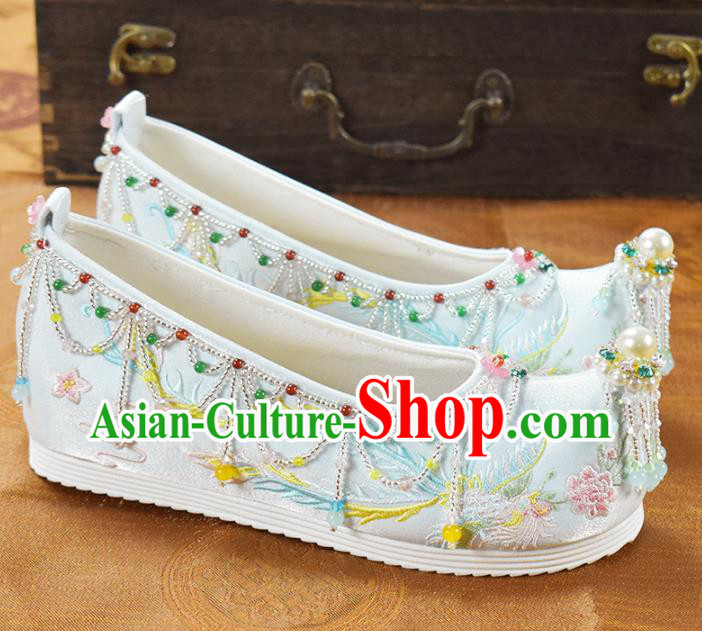 China Women Shoes National Embroidered White Cloth Shoes Traditional Hanfu Shoes Wedding Shoes