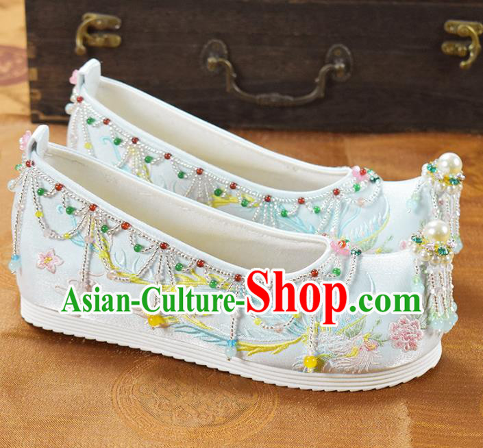 China Traditional Hanfu Shoes Wedding Shoes Women Shoes National Embroidered Light Blue Cloth Shoes