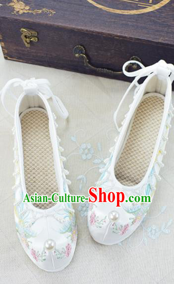 China Traditional Beads Tassel Shoes Women Hanfu Shoes National Embroidered Phoenix White Cloth Shoes
