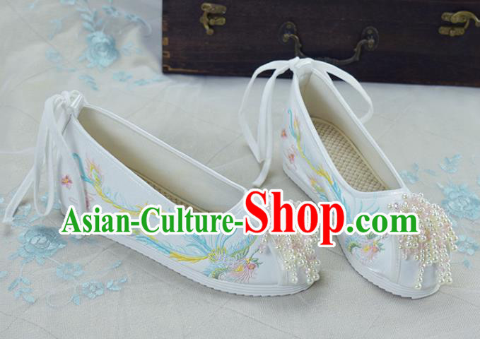 China Women White Embroidered Shoes Wedding Beads Tassel Shoes Traditional Xiuhe Suit Shoes