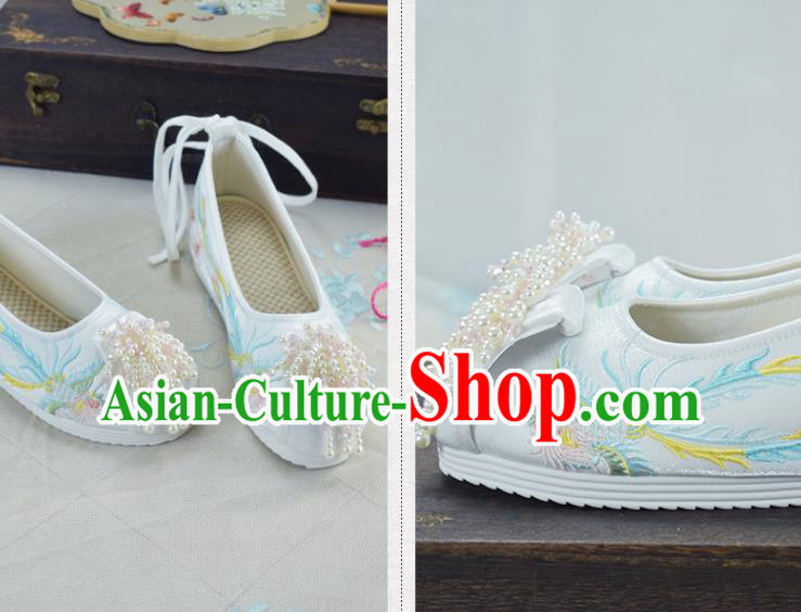 China Women White Embroidered Shoes Wedding Beads Tassel Shoes Traditional Xiuhe Suit Shoes