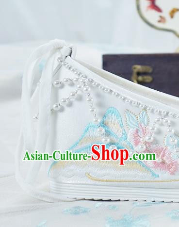 China Women White Embroidered Shoes National Beads Shoes Traditional Hanfu Shoes