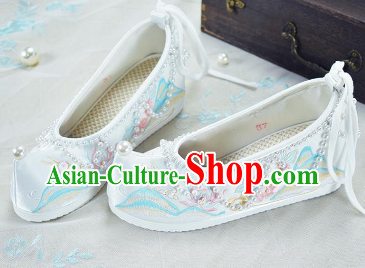 China Women White Embroidered Shoes National Beads Shoes Traditional Hanfu Shoes