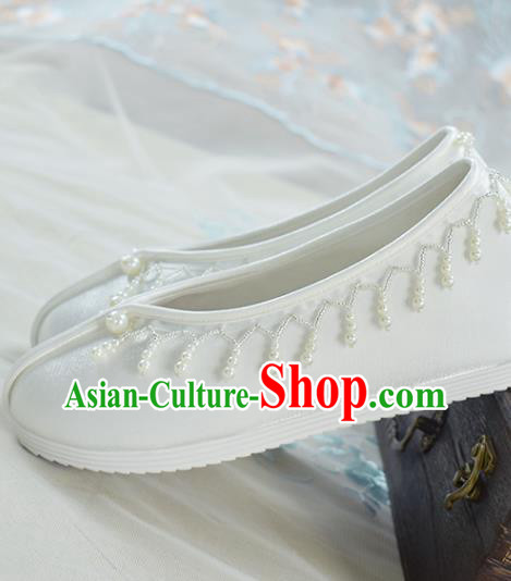 China Traditional Hanfu Shoes White Satin Shoes National Women Beads Tassel Shoes