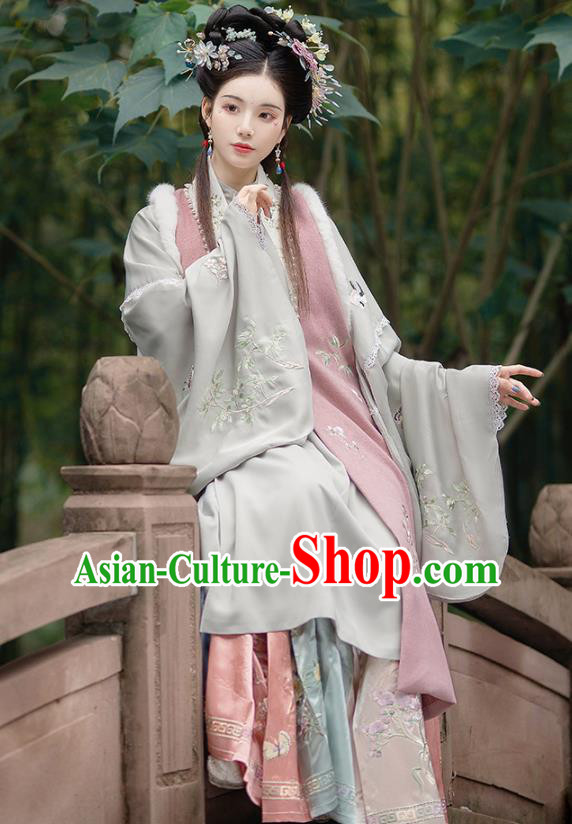 China Ancient Ming Dynasty Court Beauty Historical Clothing Traditional Embroidered Hanfu Garment Costumes