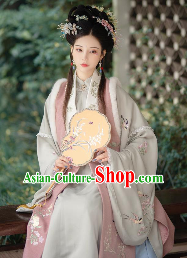 China Ancient Ming Dynasty Court Beauty Historical Clothing Traditional Embroidered Hanfu Garment Costumes
