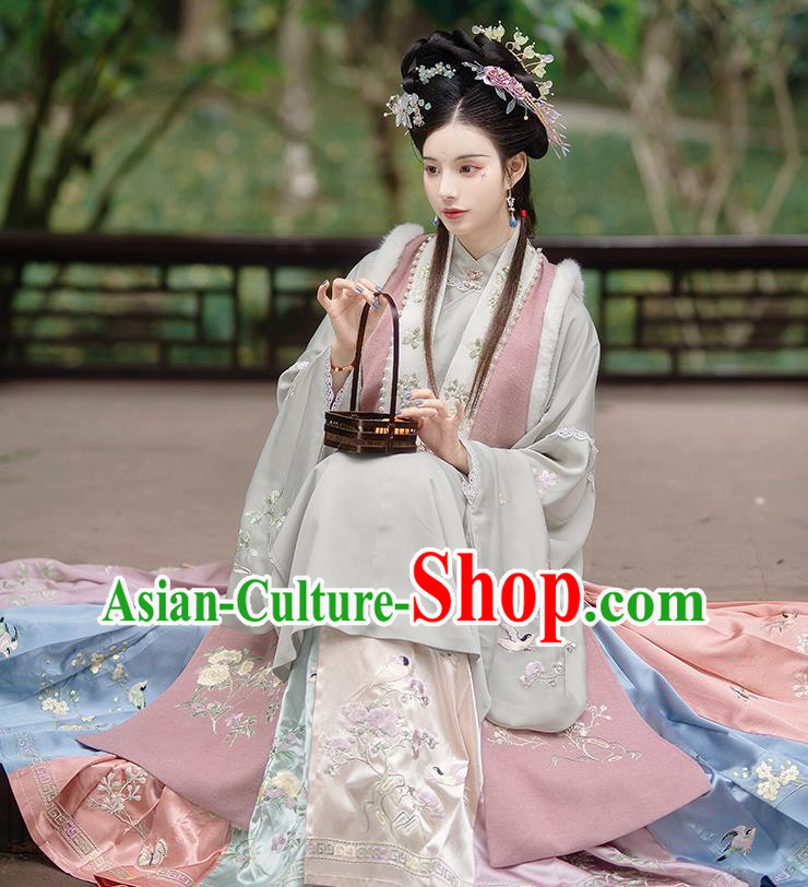 China Ancient Ming Dynasty Court Beauty Historical Clothing Traditional Embroidered Hanfu Garment Costumes