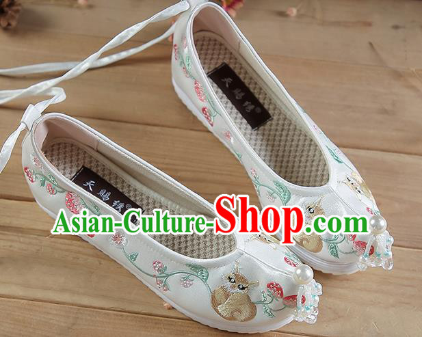 China Beads Tassel Shoes Hanfu Shoes Embroidered Strawberry Squirrel Shoes White Satin Shoes