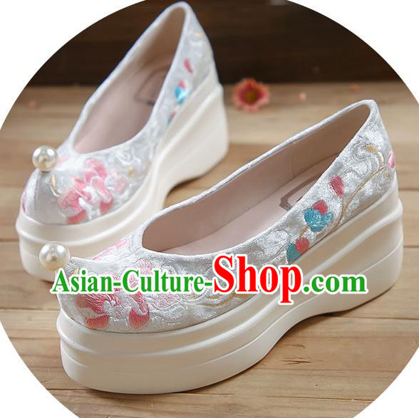 China Embroidered Peony Platform Shoes White Velvet Shoes Traditional Hanfu Pearl Shoes