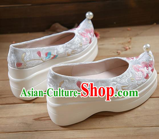China Embroidered Peony Platform Shoes White Velvet Shoes Traditional Hanfu Pearl Shoes