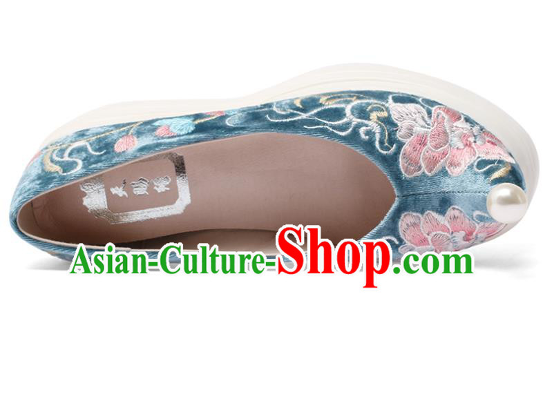 China Blue Velvet Shoes Traditional Hanfu Pearl Shoes Embroidered Peony Platform Shoes