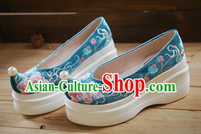 China Blue Velvet Shoes Traditional Hanfu Pearl Shoes Embroidered Peony Platform Shoes