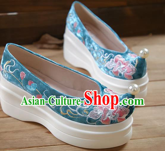 China Blue Velvet Shoes Traditional Hanfu Pearl Shoes Embroidered Peony Platform Shoes