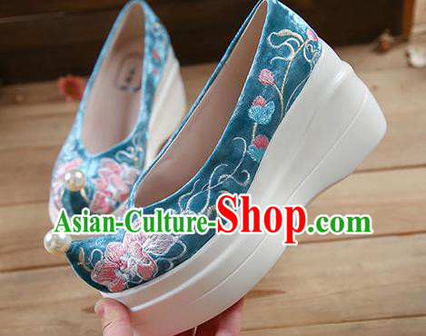 China Blue Velvet Shoes Traditional Hanfu Pearl Shoes Embroidered Peony Platform Shoes