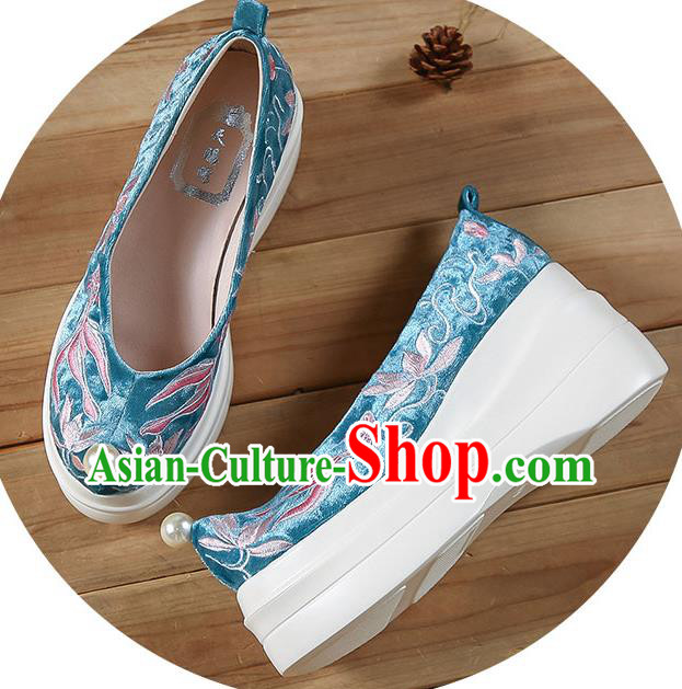China Traditional Hanfu Platform Shoes Embroidered Lotus Fish Shoes Blue Velvet Shoes