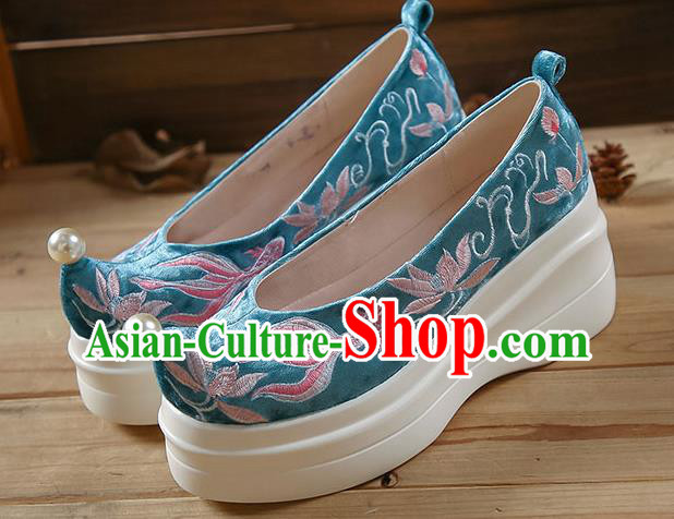 China Traditional Hanfu Platform Shoes Embroidered Lotus Fish Shoes Blue Velvet Shoes