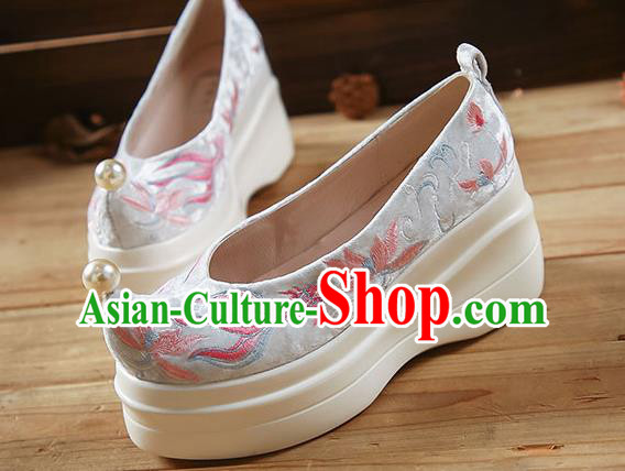 China Embroidered Lotus Fish Shoes White Velvet Shoes Traditional Hanfu Platform Shoes