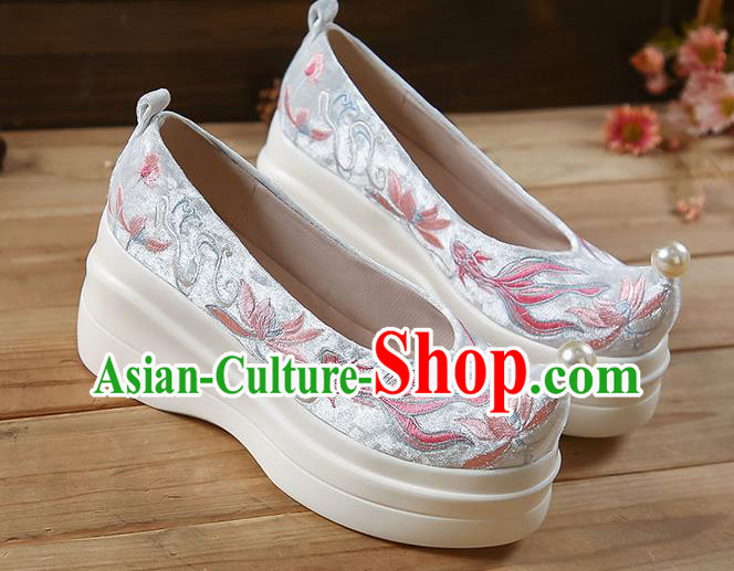 China Embroidered Lotus Fish Shoes White Velvet Shoes Traditional Hanfu Platform Shoes