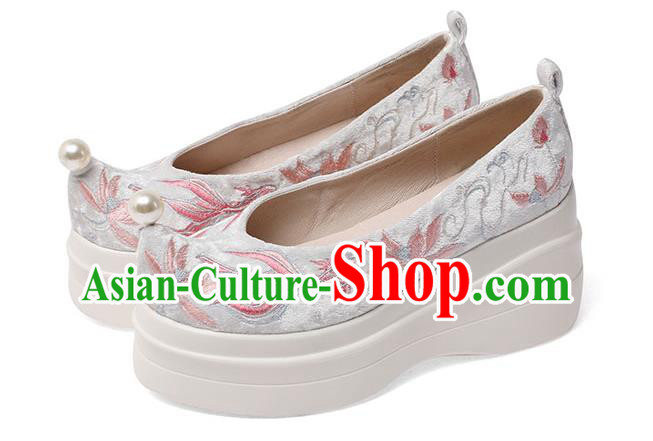 China Embroidered Lotus Fish Shoes White Velvet Shoes Traditional Hanfu Platform Shoes