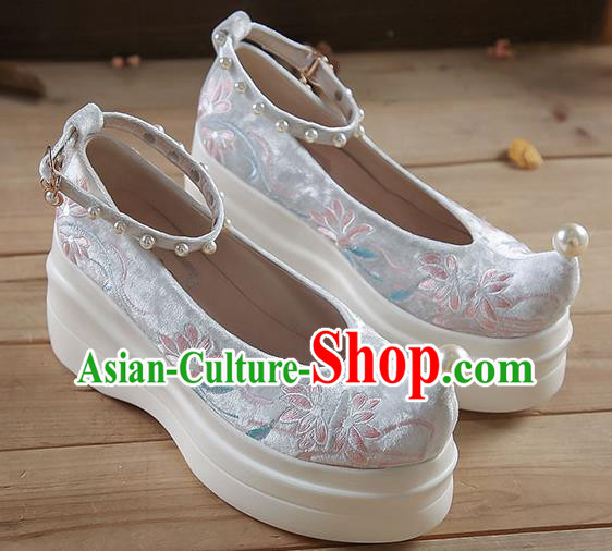 China Embroidered Flowers Platform Shoes White Velvet Shoes Traditional Hanfu Pearls Shoes