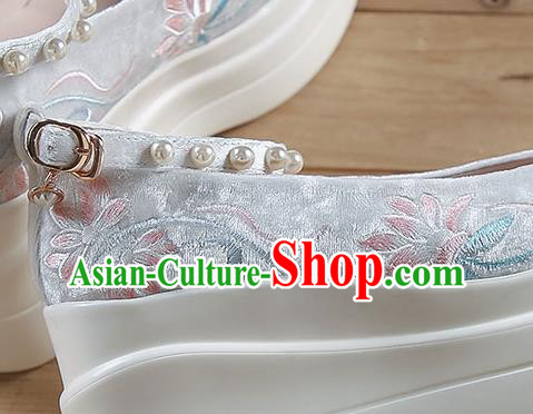China Embroidered Flowers Platform Shoes White Velvet Shoes Traditional Hanfu Pearls Shoes