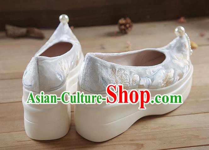 China White Velvet Shoes Traditional Hanfu Pearls Tassel Shoes Embroidered Flowers Platform Shoes
