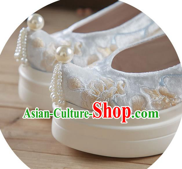 China White Velvet Shoes Traditional Hanfu Pearls Tassel Shoes Embroidered Flowers Platform Shoes