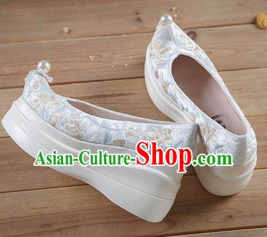 China White Velvet Shoes Traditional Hanfu Pearls Tassel Shoes Embroidered Flowers Platform Shoes