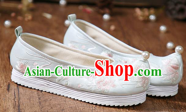 China Traditional Hanfu Princess Shoes Embroidered Peach Blossom Shoes White Cloth Shoes