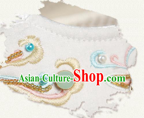 China Ancient Princess White Satin Shoes Traditional Hanfu Shoes Embroidered Beads Shoes