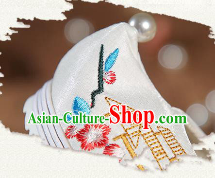 China Embroidered White Satin Shoes Ancient Princess Shoes Traditional Hanfu Pearl Shoes