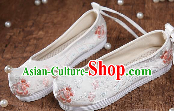 China Traditional Ming Dynasty Shoes Embroidered Peony White Cloth Shoes Ancient Princess Hanfu Shoes