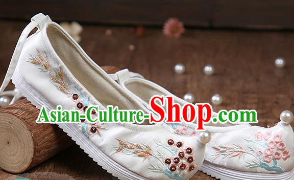 China Traditional Hanfu Shoes Embroidered Sequins Shoes Ancient Ming Dynasty Princess White Satin Shoes
