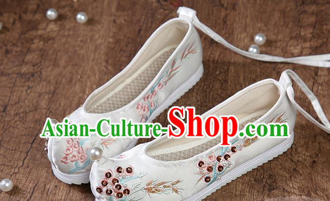 China Traditional Hanfu Shoes Embroidered Sequins Shoes Ancient Ming Dynasty Princess White Satin Shoes
