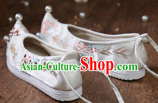 China Traditional Hanfu Shoes Embroidered Sequins Shoes Ancient Ming Dynasty Princess White Satin Shoes