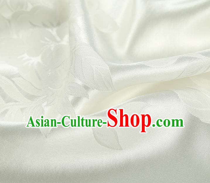 China Jacquard White Silk Fabric Traditional Brocade Fabric Asian Cheongsam Gambiered Guangdong Gauze