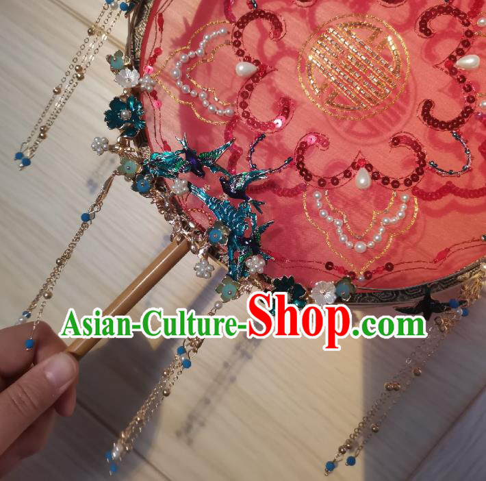 China Embroidered Circular Fan Traditional Wedding Red Silk Fan Handmade Bride Tassel Palace Fan