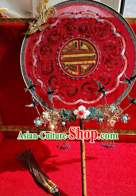 China Embroidered Red Silk Fan Handmade Bride Palace Fan Traditional Wedding Xiuhe Suit Circular Fan