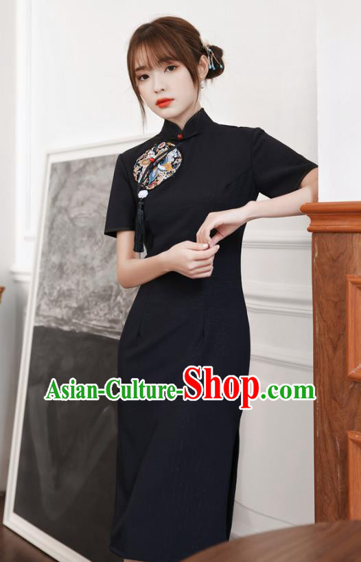Chinese Traditional Young Girl Black Cheongsam Classical Qipao Dress