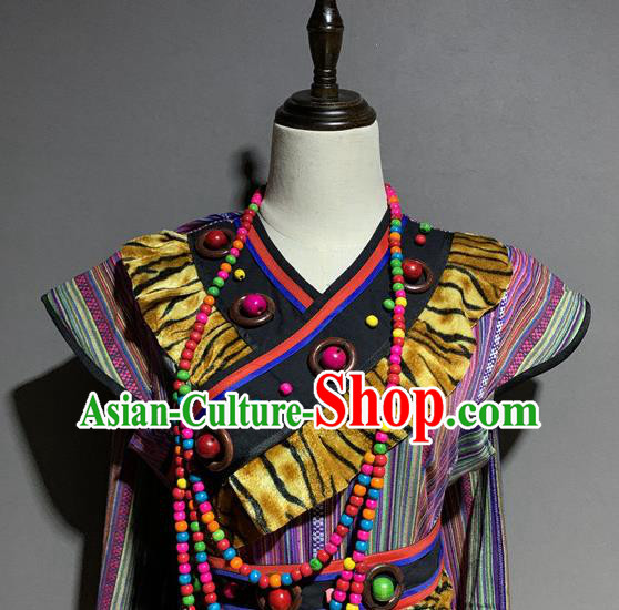 Chinese Yi Nationality Minority Costumes Ethnic Woman Folk Dance Clothing and Headpiece