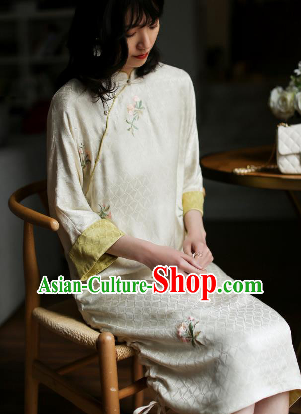 Republic of China Embroidered Beige Cheongsam Costume Traditional Minguo Young Lady Qipao Dress